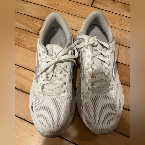 Brooks Adrenaline GTS 23 Running Shoes, barely used, Size 8.5 - Picture 3 of 6